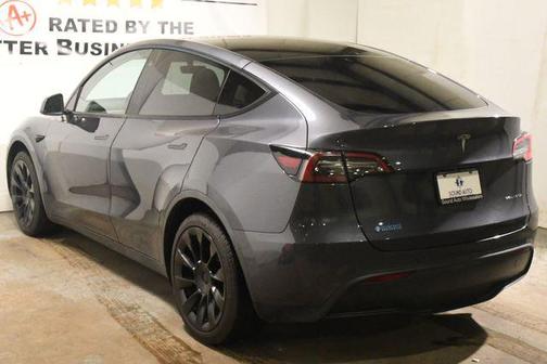 2022 Tesla Model Y Long Range Dual Motor All-Wheel Drive