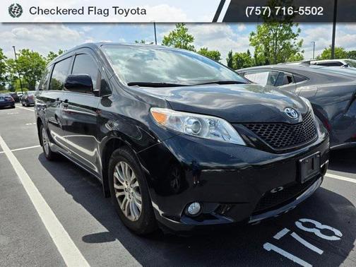 2017 Toyota Sienna XLE