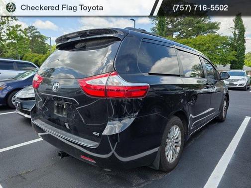 2017 Toyota Sienna XLE