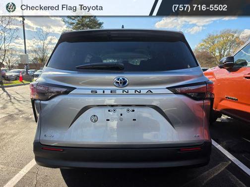 2025 Toyota Sienna LE