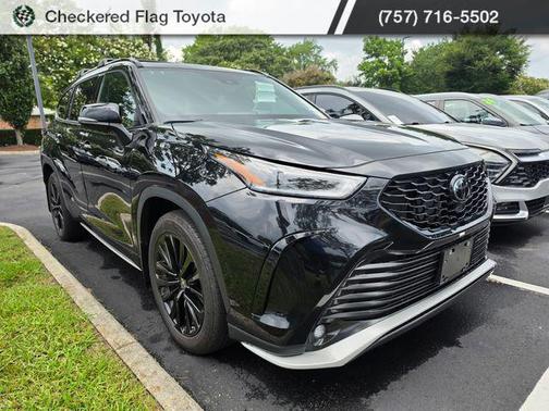 Midnight Black Metallic 2024 Toyota Highlander XSE