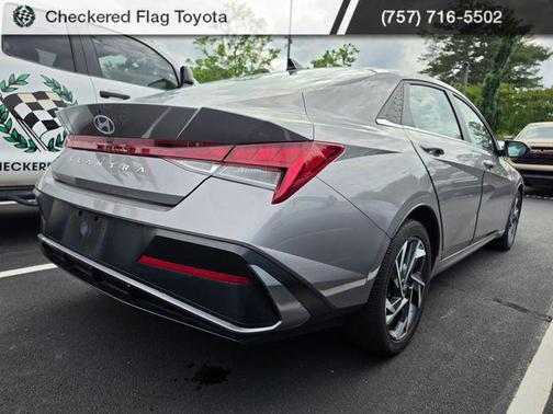 Fluid Metal 2024 Hyundai ELANTRA SEL
