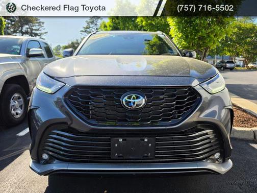 Magnetic Gray Metallic 2024 Toyota Highlander XSE
