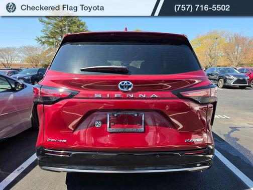 2025 Toyota Sienna Platinum