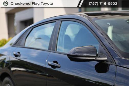 Abyss Black 2024 Hyundai ELANTRA SE
