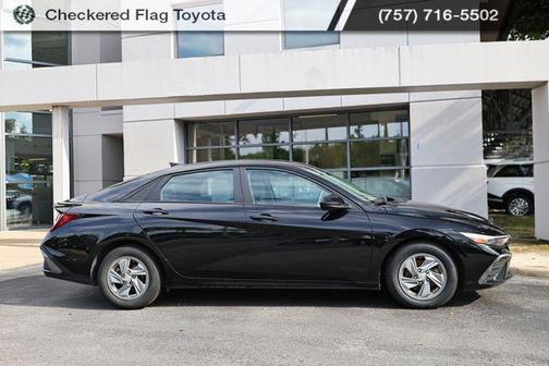 Abyss Black 2024 Hyundai ELANTRA SE