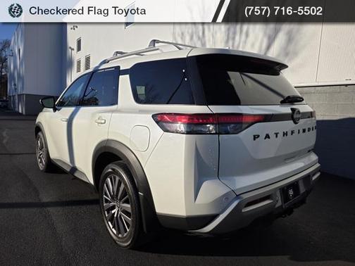 2023 Nissan Pathfinder SL 4WD