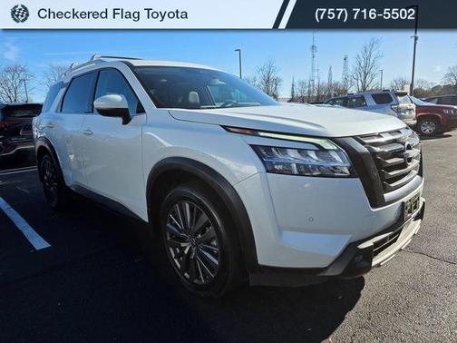 2023 Nissan Pathfinder SL 4WD