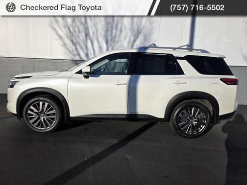 2023 Nissan Pathfinder SL 4WD