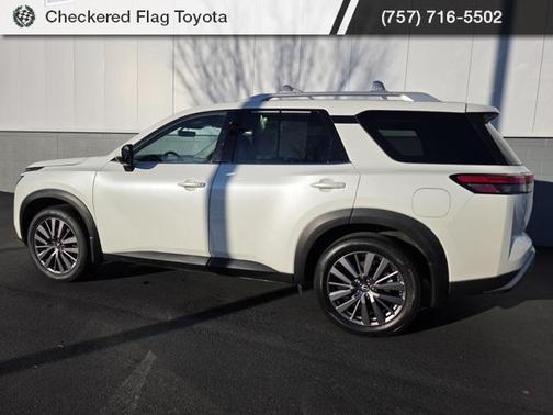 2023 Nissan Pathfinder SL 4WD