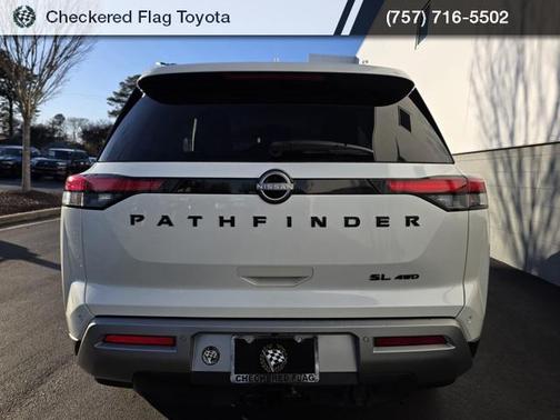 2023 Nissan Pathfinder SL 4WD