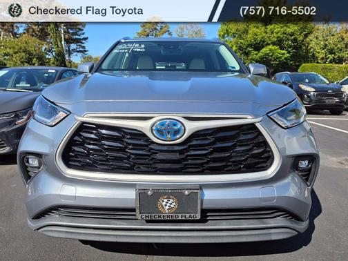 Moon Dust 2021 Toyota Highlander Hybrid XLE