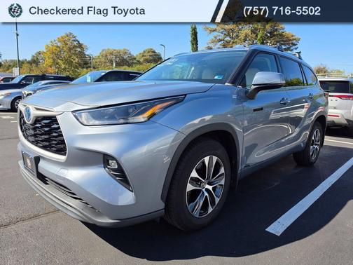 Moon Dust 2021 Toyota Highlander Hybrid XLE