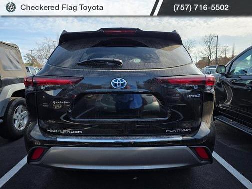 2024 Toyota Highlander Hybrid Platinum