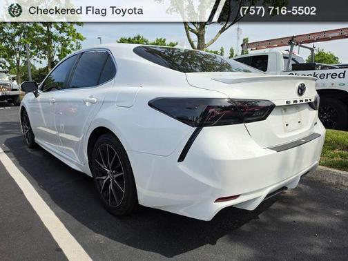 Ice Cap 2023 Toyota Camry SE
