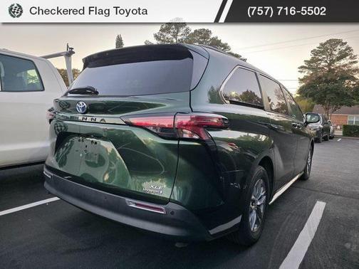 2022 Toyota Sienna XLE 8 Passenger