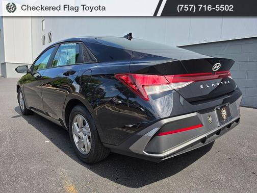 Abyss Black 2025 Hyundai ELANTRA SE