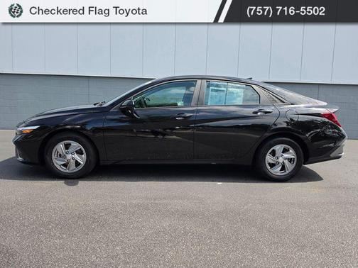 Abyss Black 2025 Hyundai ELANTRA SE