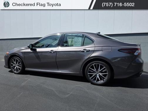 2022 Toyota Camry Hybrid XLE
