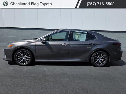 2022 Toyota Camry Hybrid XLE