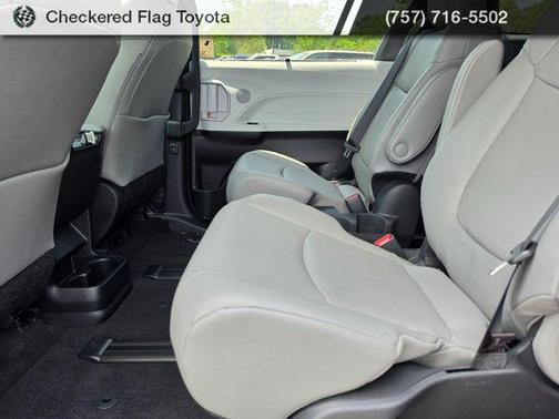 Midnight Black Metallic 2026 Toyota Sienna XLE