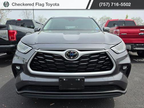 Magnetic Gray Metallic 2025 Toyota Highlander XLE