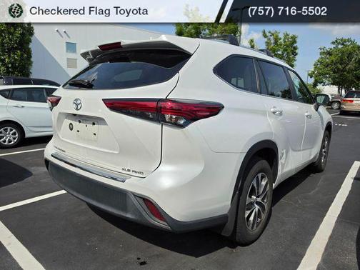 Wind Chill Pearl 2023 Toyota Highlander XLE