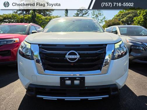 Pearl White Tricoat 2024 Nissan Pathfinder SL FWD