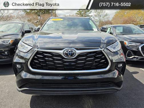 Midnight Black Metallic 2023 Toyota Highlander Limited