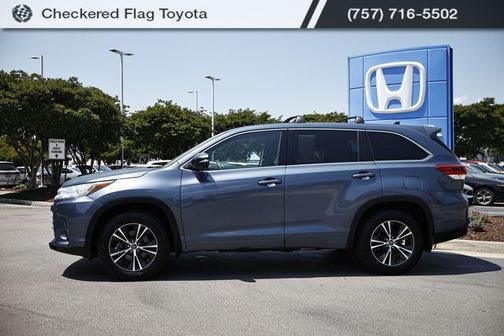 Shoreline Blue Pearl 2017 Toyota Highlander LE Plus