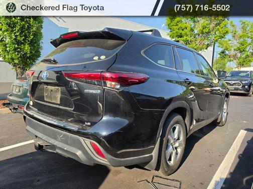 Midnight Black Metallic 2021 Toyota Highlander Hybrid LE