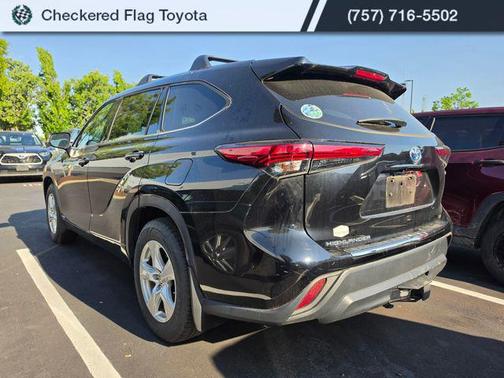 Midnight Black Metallic 2021 Toyota Highlander Hybrid LE