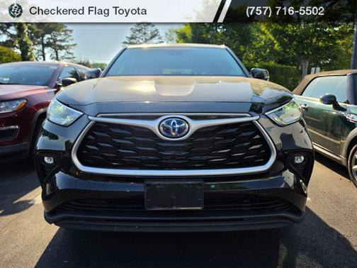 Midnight Black Metallic 2021 Toyota Highlander Hybrid LE
