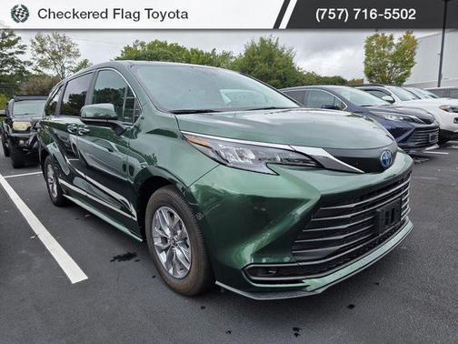 2025 Toyota Sienna LE