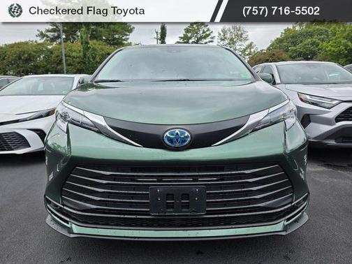 2025 Toyota Sienna LE
