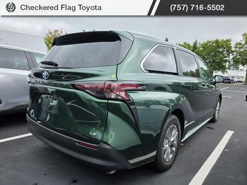 2025 Toyota Sienna LE