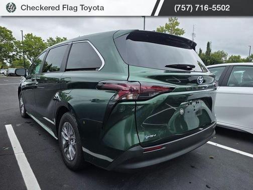 2025 Toyota Sienna LE