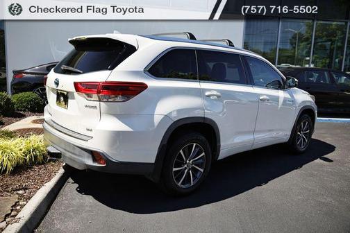 Blizzard Pearl 2017 Toyota Highlander Hybrid XLE
