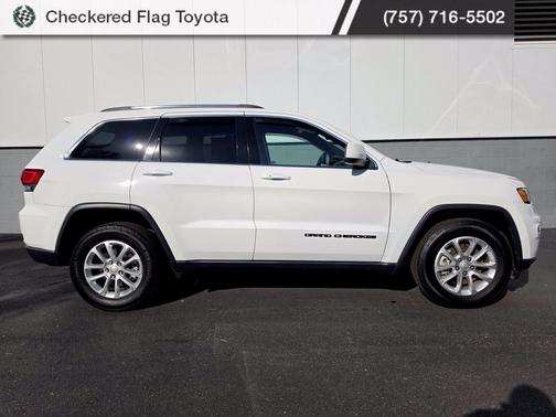 Bright White Clearcoat 2021 Jeep Grand Cherokee Laredo