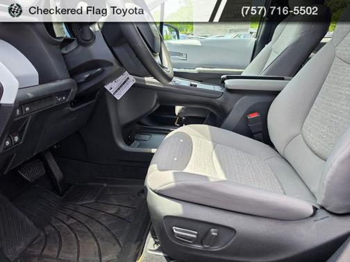 Midnight Black Metallic 2026 Toyota Sienna LE