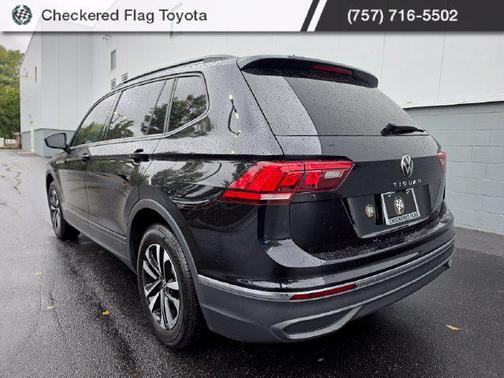 Deep Black Pearl 2024 Volkswagen Tiguan 2.0T S