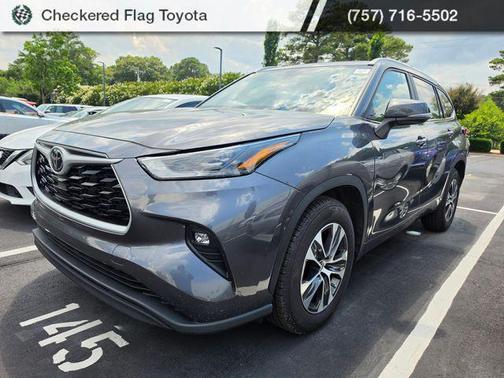 Magnetic Gray Metallic 2023 Toyota Highlander XLE