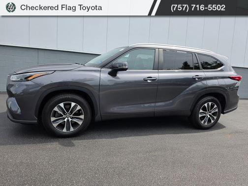 Magnetic Gray Metallic 2023 Toyota Highlander XLE