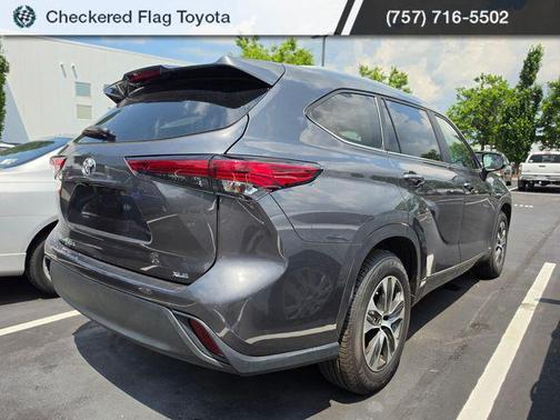 Magnetic Gray Metallic 2023 Toyota Highlander XLE