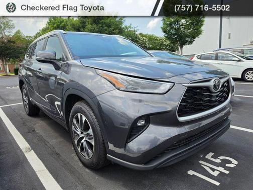 Magnetic Gray Metallic 2023 Toyota Highlander XLE