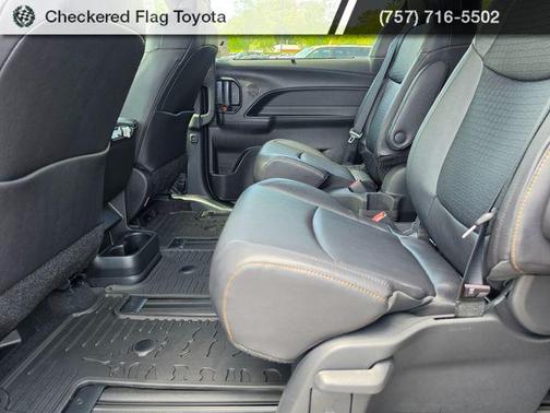 Midnight Black Metallic 2026 Toyota Sienna Woodland Edition