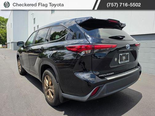 Midnight Black Metallic 2023 Toyota Highlander Hybrid XLE