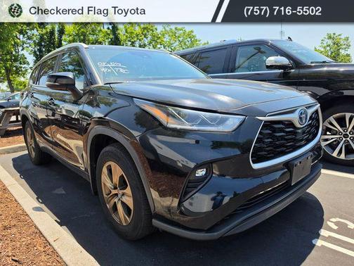 Midnight Black Metallic 2023 Toyota Highlander Hybrid XLE