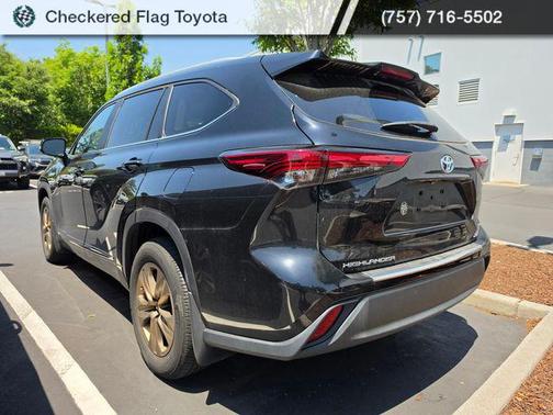 Midnight Black Metallic 2023 Toyota Highlander Hybrid XLE
