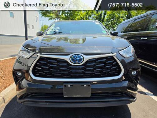 Midnight Black Metallic 2023 Toyota Highlander Hybrid XLE